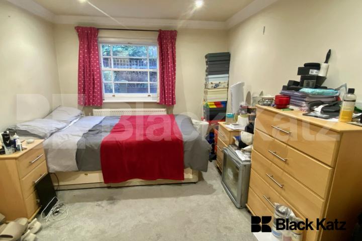 Split level four bedroom garden flat in the heart of Pimlico Lupus Street, Pimlico