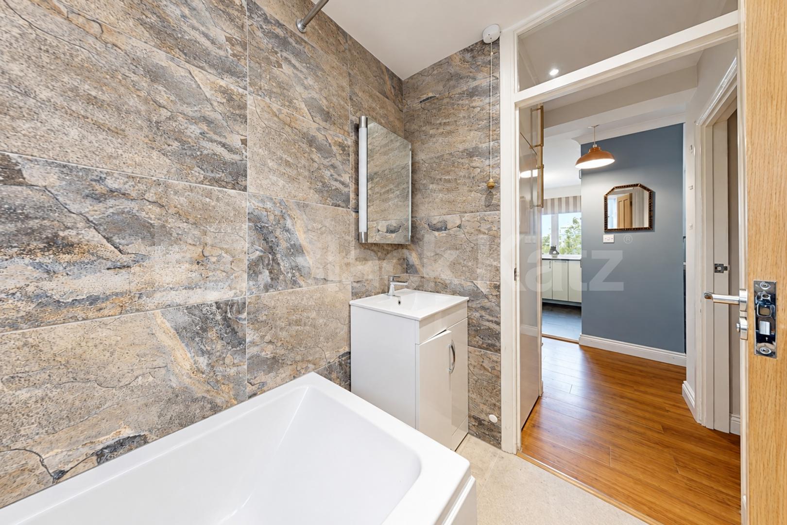 Flooded with natural light & boasting size, quality & location  Grafton Square, Clapham 