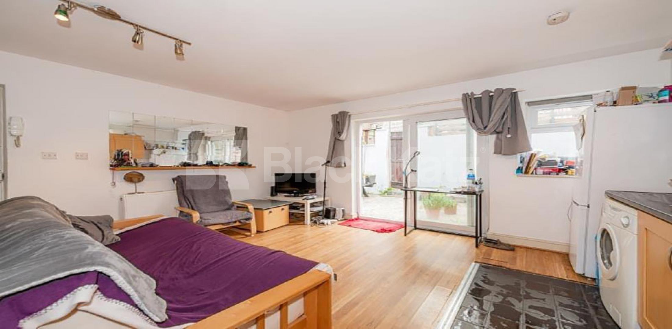 			FANTASTIC ONE BED PROPERTY!, 1 Bedroom, 1 bath, 1 reception Flat			 Topsfield Parade , Crouch End