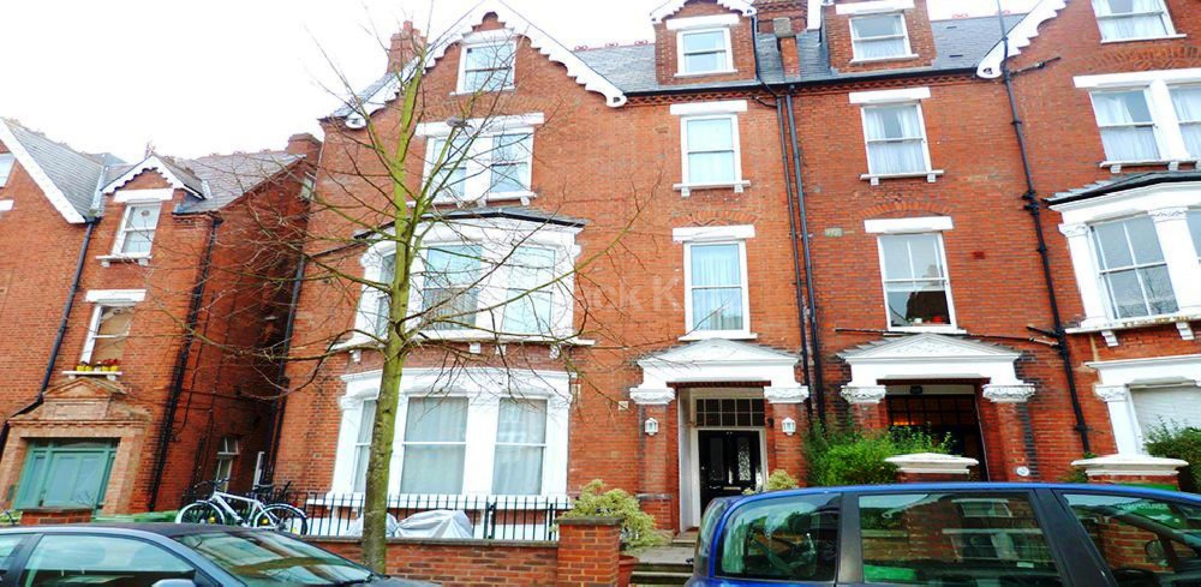Superb one bed , good storage space and within mins to hampstead heath Parliament Hill, Belsize Park NW3