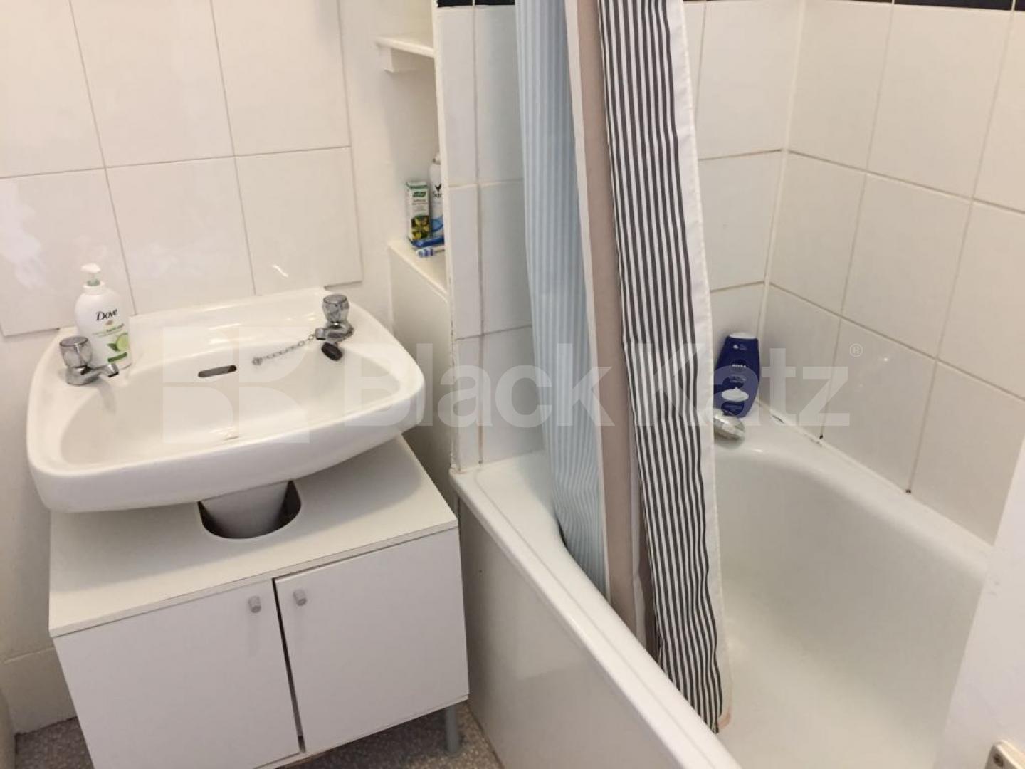 			New Instruction!, 1 Bedroom, 1 bath, 1 reception Flat			 Park Road , Crouch End