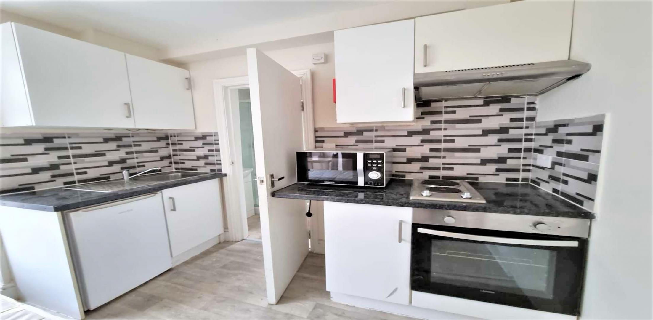 			Studio Apartment, 1 bath, 1 reception Flat			 Sumatra Road, WEST HAMPSTEAD