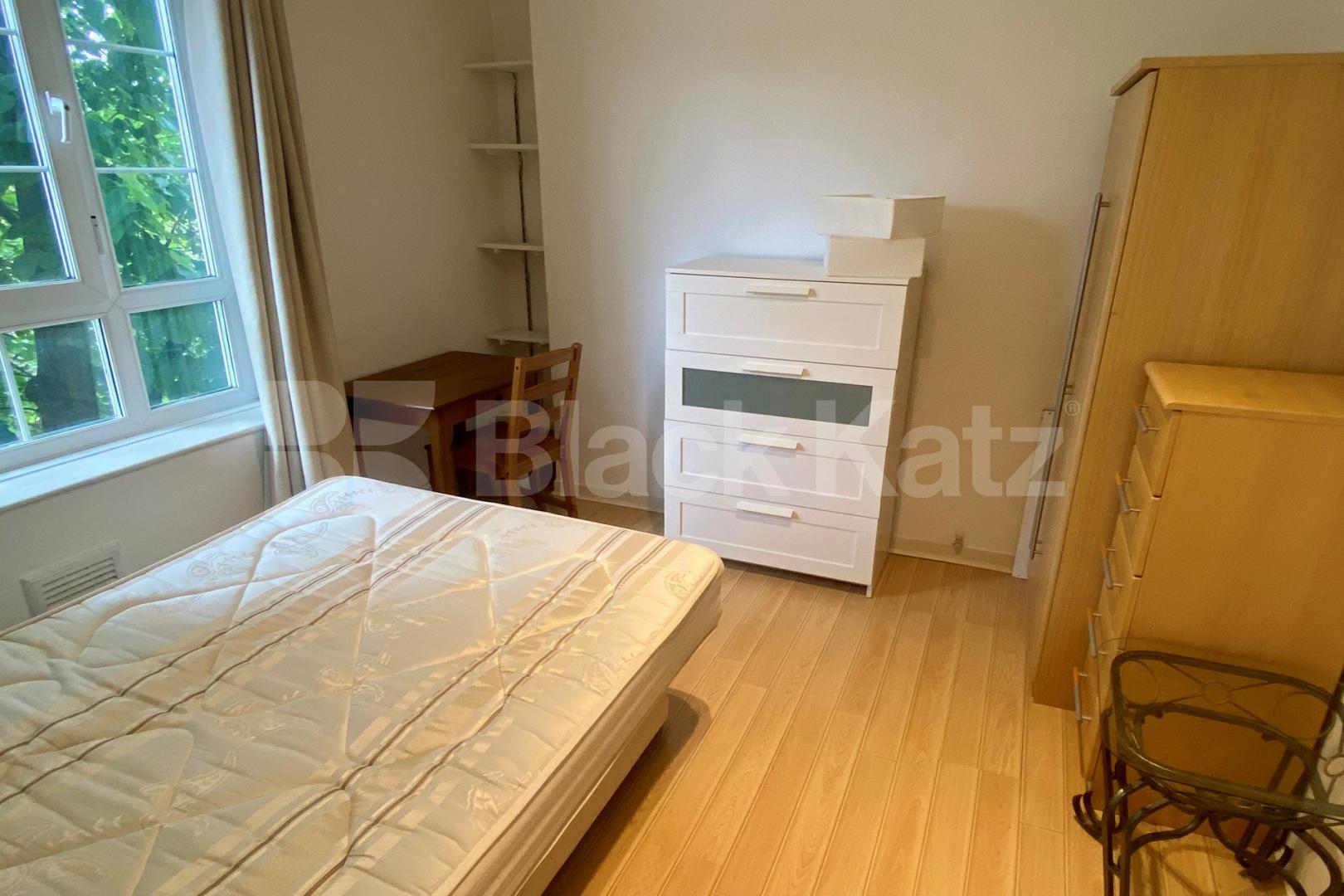 Three double bedroom apartment in the heart of SE1  Weston Street, London Bridge