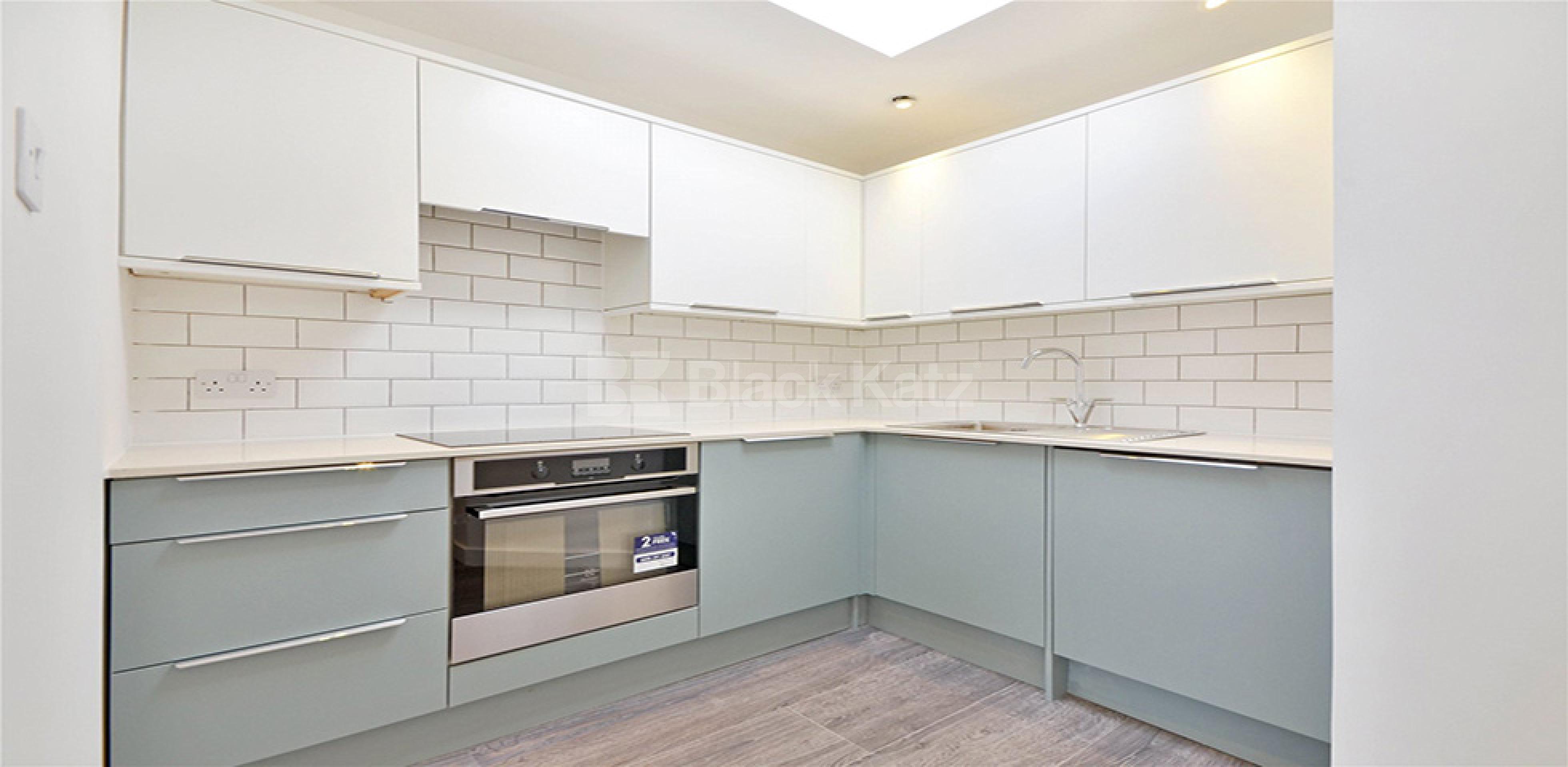 			MODERN TWO BED!, 2 Bedroom, 1 bath, 1 reception Flat			 Finchley Road, FINCHLEY ROAD - SWISS COTTAGE NW3