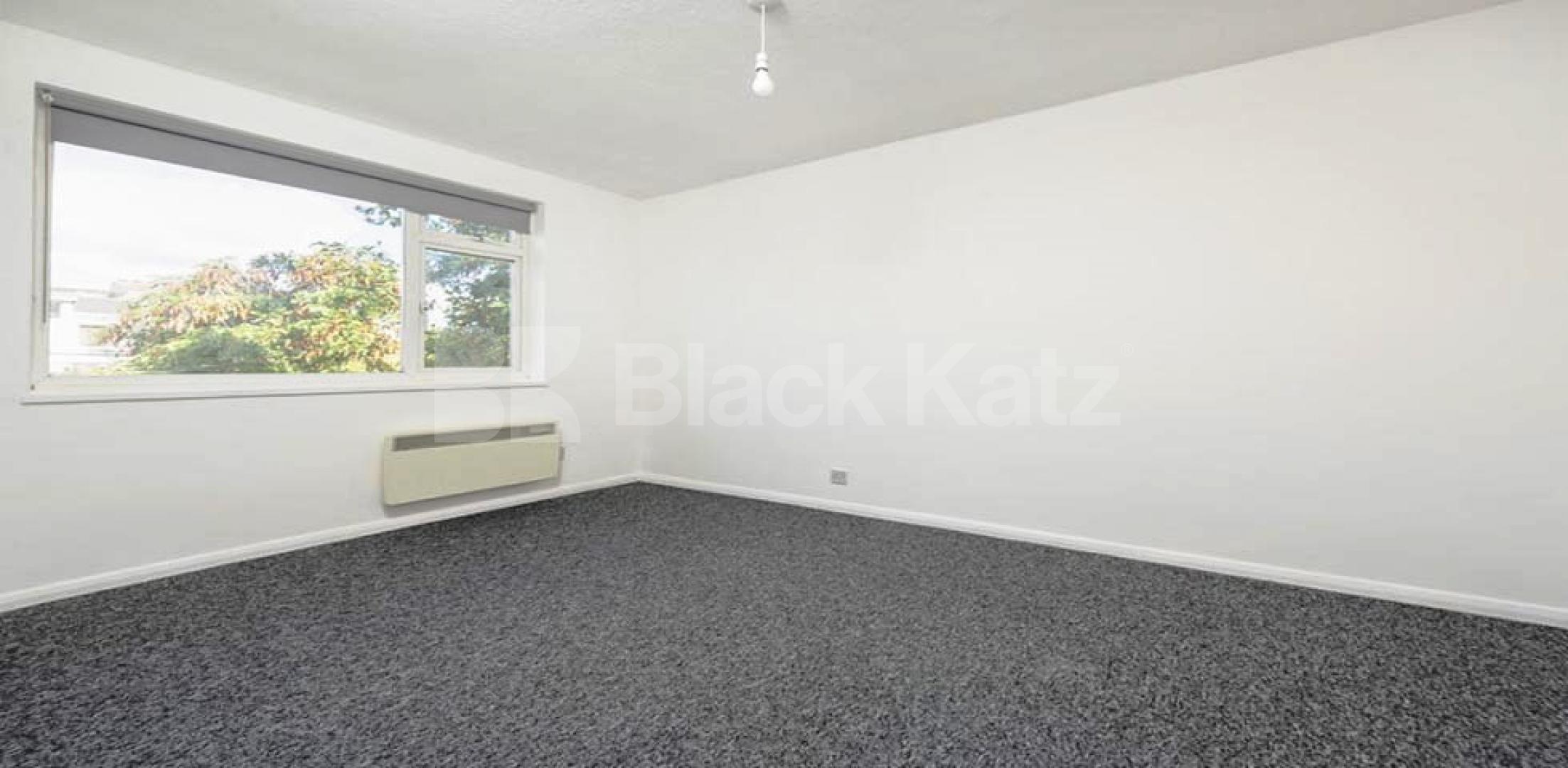 			NEWLY REFURBISHED 3/4 BED IN CAMDEN-KENTISH TOWN , 3 Bedroom, 1 bath, 1 reception Flat			 Prince Of Wales Road, CAMDEN / KENTISH TOWN