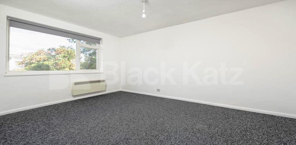 			NEWLY REFURBISHED 3/4 BED IN CAMDEN-KENTISH TOWN , 3 Bedroom, 1 bath, 1 reception Flat			 Prince Of Wales Road, CAMDEN / KENTISH TOWN