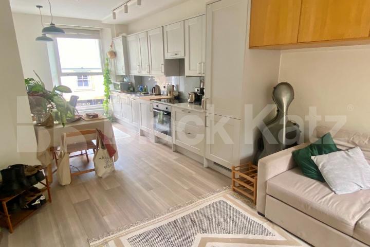 Beautiful  775 Sq. Ft. period conversion   Garland House Deptford High Street , Deptford