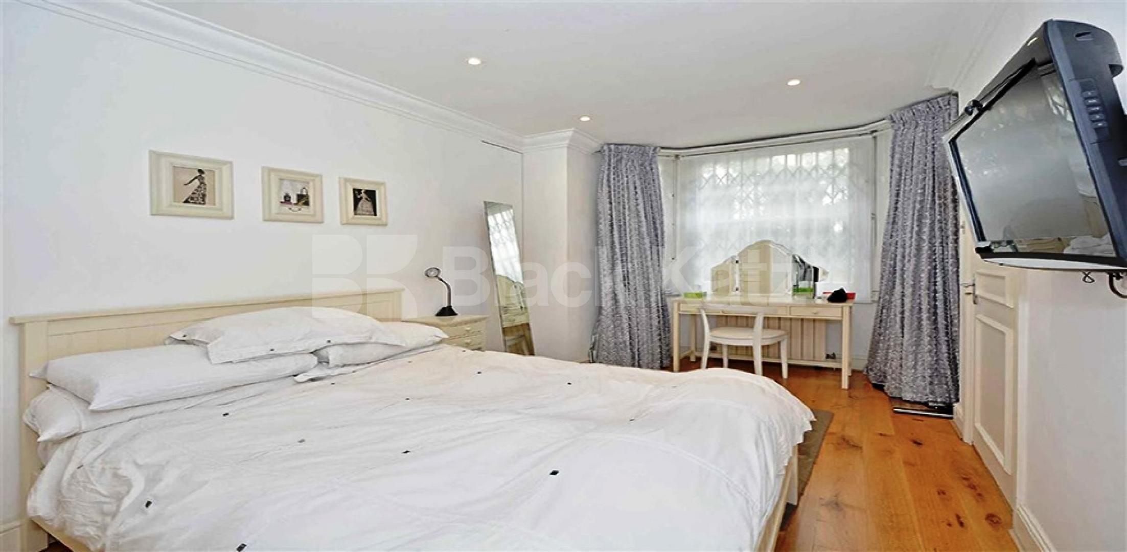 			STUNNING TWO BED!, 2 Bedroom, 1 bath, 1 reception Flat			 Lancaster Grove , BELSIZE PARK