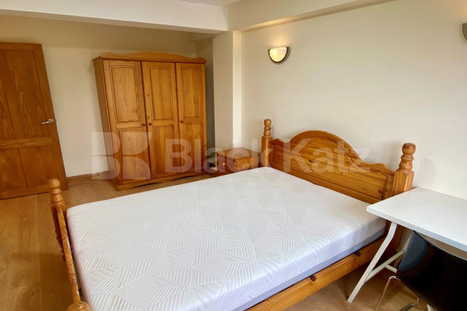 Superbly located with stunning views of the cityscape  Great Suffolk Street , Borough