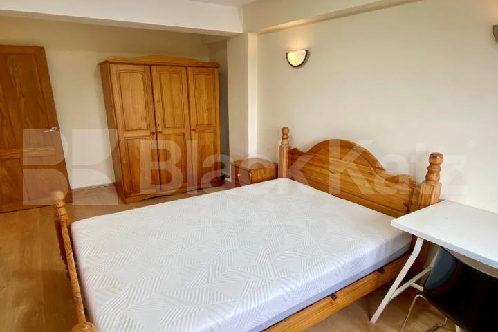 Superbly located with stunning views of the cityscape  Great Suffolk Street , Borough