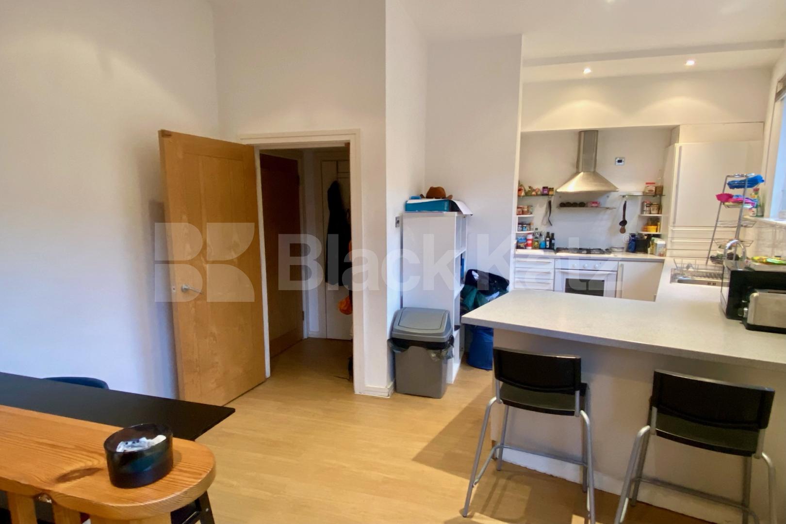 Superbly located & offering 528 Sq. Ft. of living & entertaining space  Newington Causeway, Borough