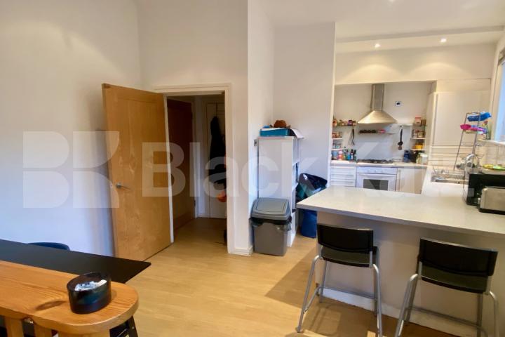 Superbly located & offering 528 Sq. Ft. of living & entertaining space  Newington Causeway, Borough