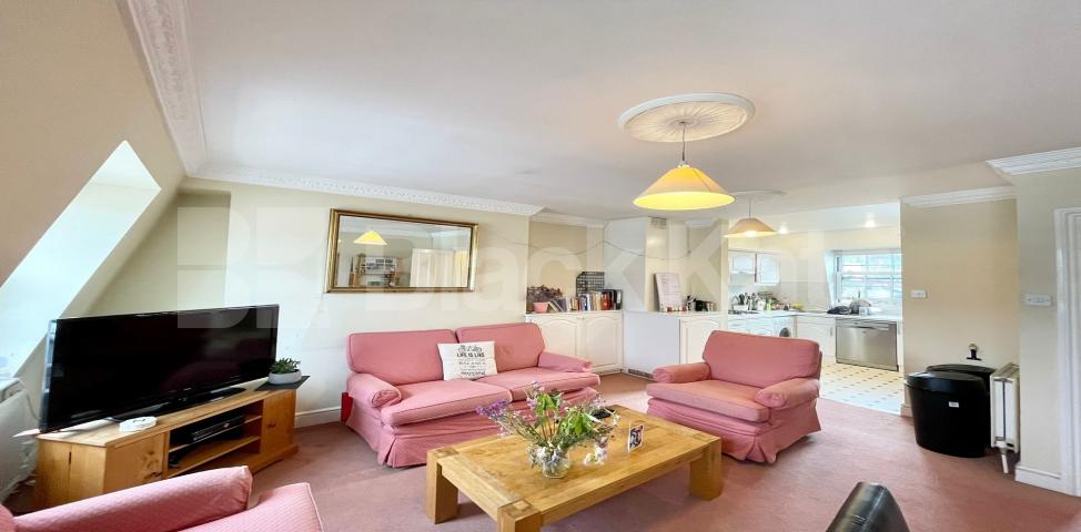 Bright and Airy three bedroomed apartment in Central London  Alderney Street, Pimlico