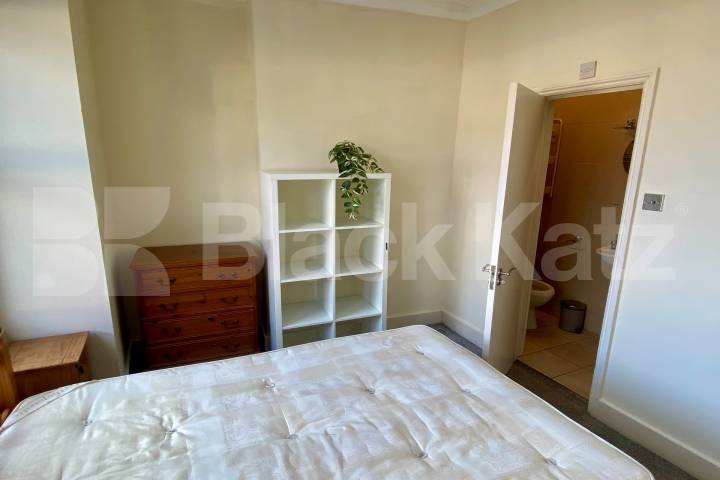 Flooded with natural light & offering 979 Sq Ft. of living & entertaining space Brading Road, Brixton