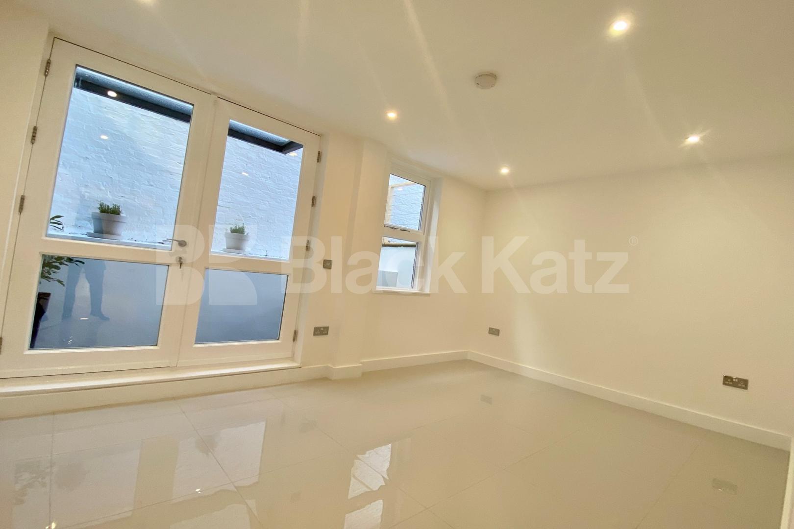 Recently refurbished maisonette with two bathrooms & patio area Hugh Street , Pimlico