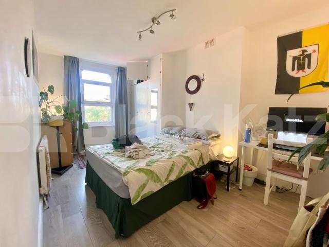 Superbly located three double bedroomed apartment  Walworth Road, Elephant and Castle