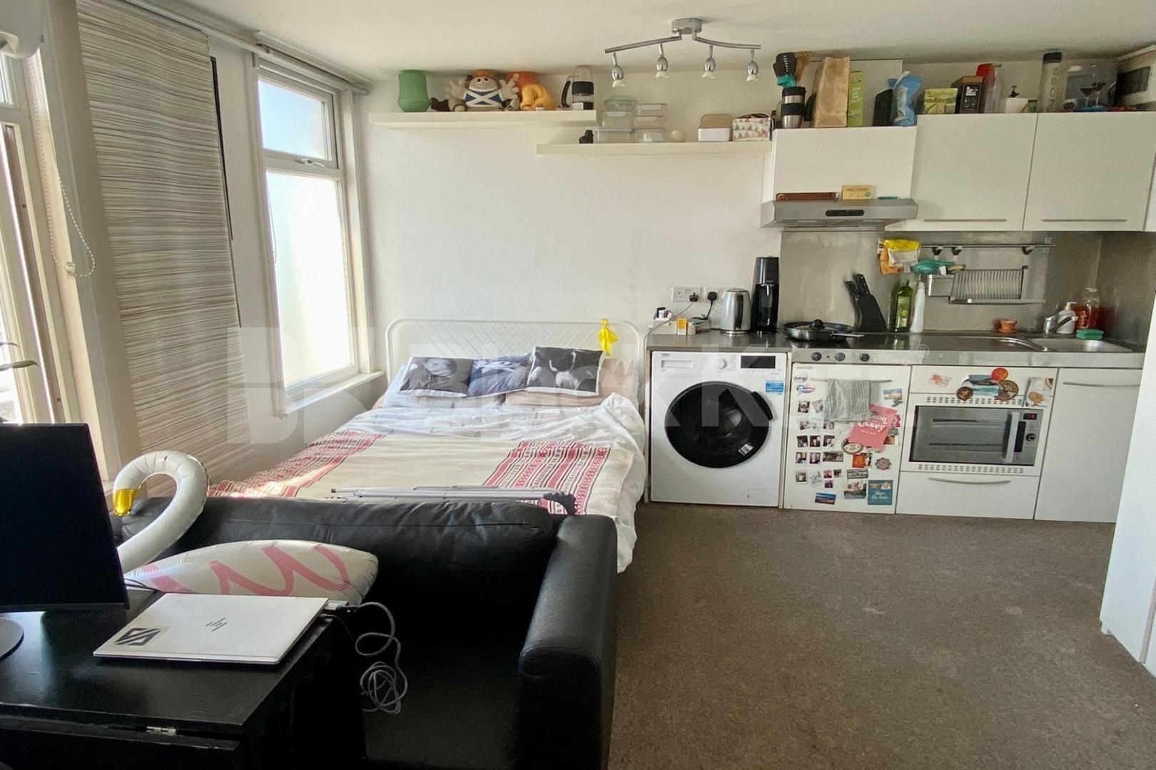 			Studio Apartment, 1 bath, 1 reception Studio			 Lavender Hill, Battersea/Clapham