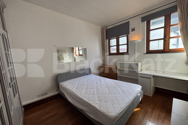 Superbly located, two bathrooms, generous period conversion  Union Street, London Bridge