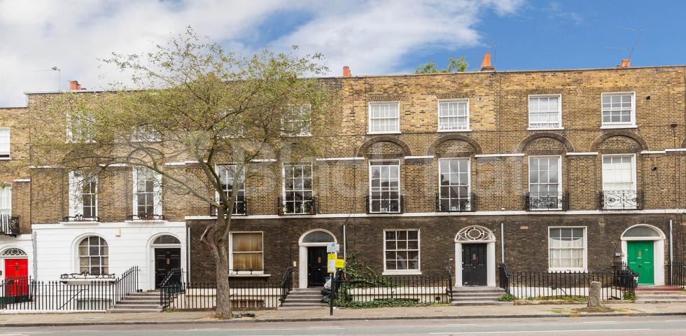 Spacious two double bedroom lounge converted set within a period conversion Amwell Street , Angel / Kings Cross