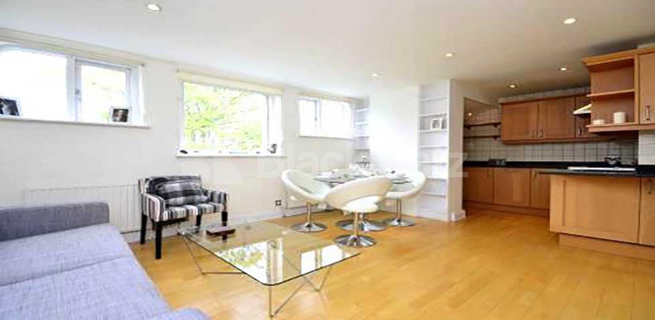 			MINUTES TO HAMPSTEAD HEATH!, 2 Bedroom, 1 bath, 1 reception Flat			 Rosslyn Hill, HAMPSTEAD