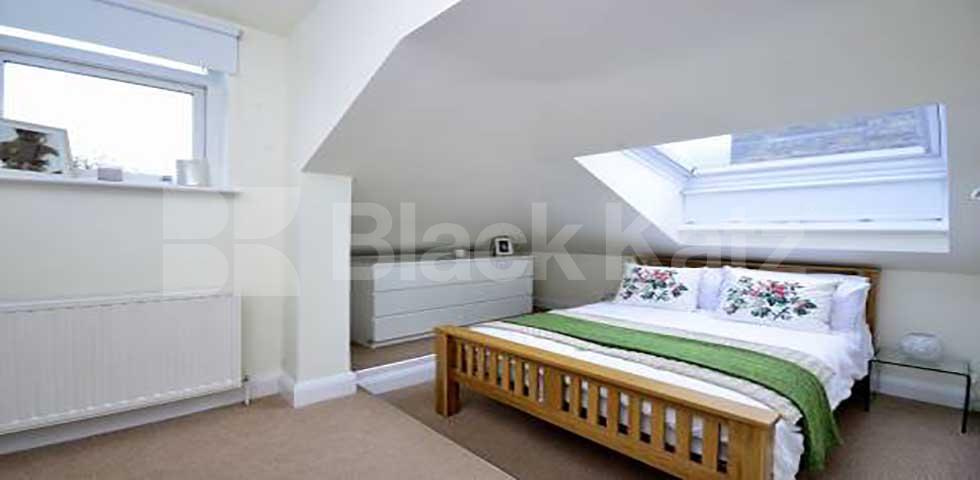 			MINUTES TO HAMPSTEAD HEATH!, 2 Bedroom, 1 bath, 1 reception Flat			 Rosslyn Hill, HAMPSTEAD