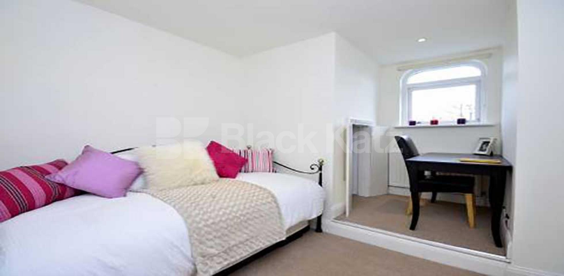 			MINUTES TO HAMPSTEAD HEATH!, 2 Bedroom, 1 bath, 1 reception Flat			 Rosslyn Hill, HAMPSTEAD