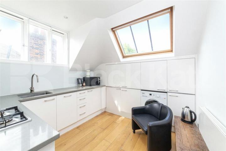 Beautiful two bed two bath in stunning location Ferncroft Avenue, Hampstead