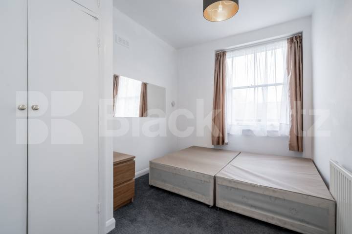 			4 BED MINS TO PORTOBELLO ROAD! , 4 Bedroom, 1 bath, 1 reception Flat			 Aldridge Road Villas, WESTBOURNE PARK/ LADBROKE GROVE