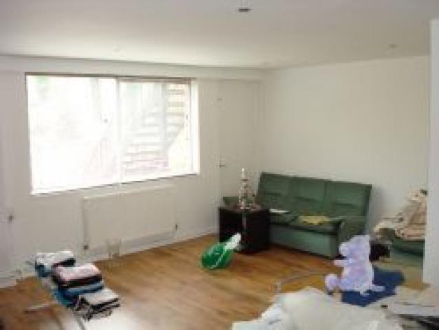 			3 Bedroom, 1 bath, 1 reception Flat			 Fitzjohns Avenue, HAMPSTEAD NW3