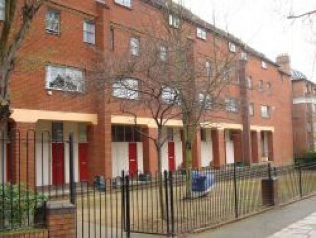 			3 Bedroom, 1 bath, 1 reception Flat			 Fitzjohns Avenue, HAMPSTEAD NW3
