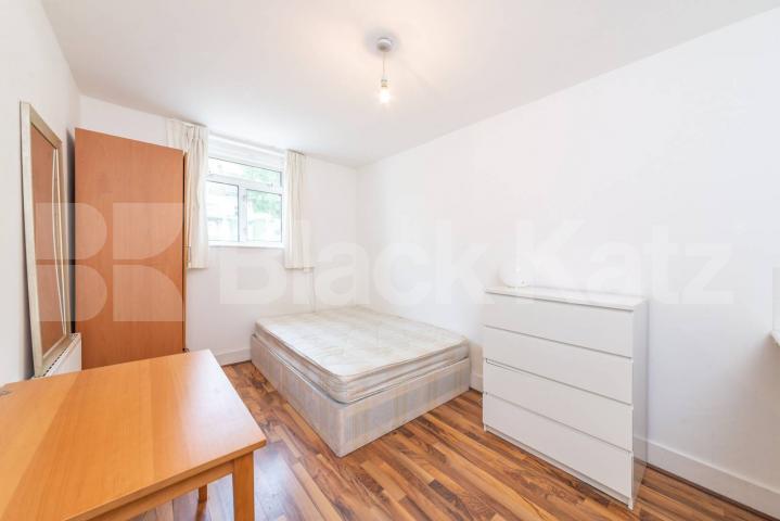 			NEW INSTRUCTION!, 4 Bedroom, 1 bath, 1 reception Flat			 Rochester Road, CAMDEN