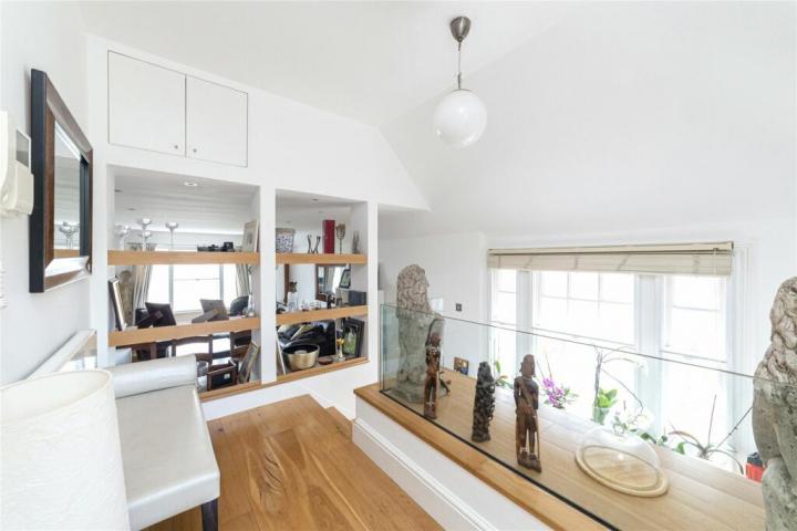 Modern and Central Apartment Ferncroft Ave, Hampstead