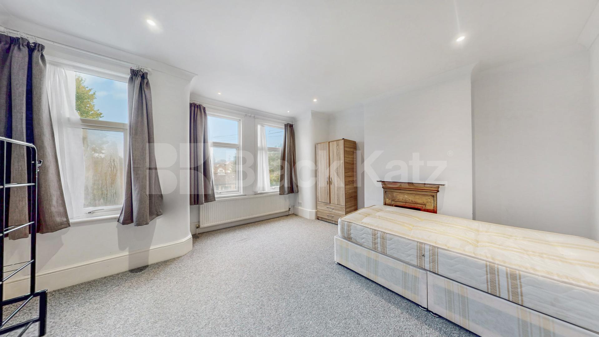 Super 5 double bedroom recently refurbished house with garden in Muswell Hill Pembroke Road , Muswell Hill