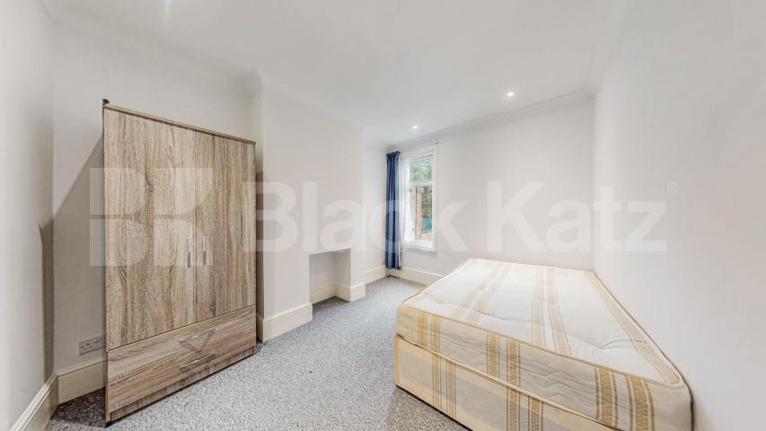 Super 5 double bedroom recently refurbished house with garden in Muswell Hill Pembroke Road , Muswell Hill