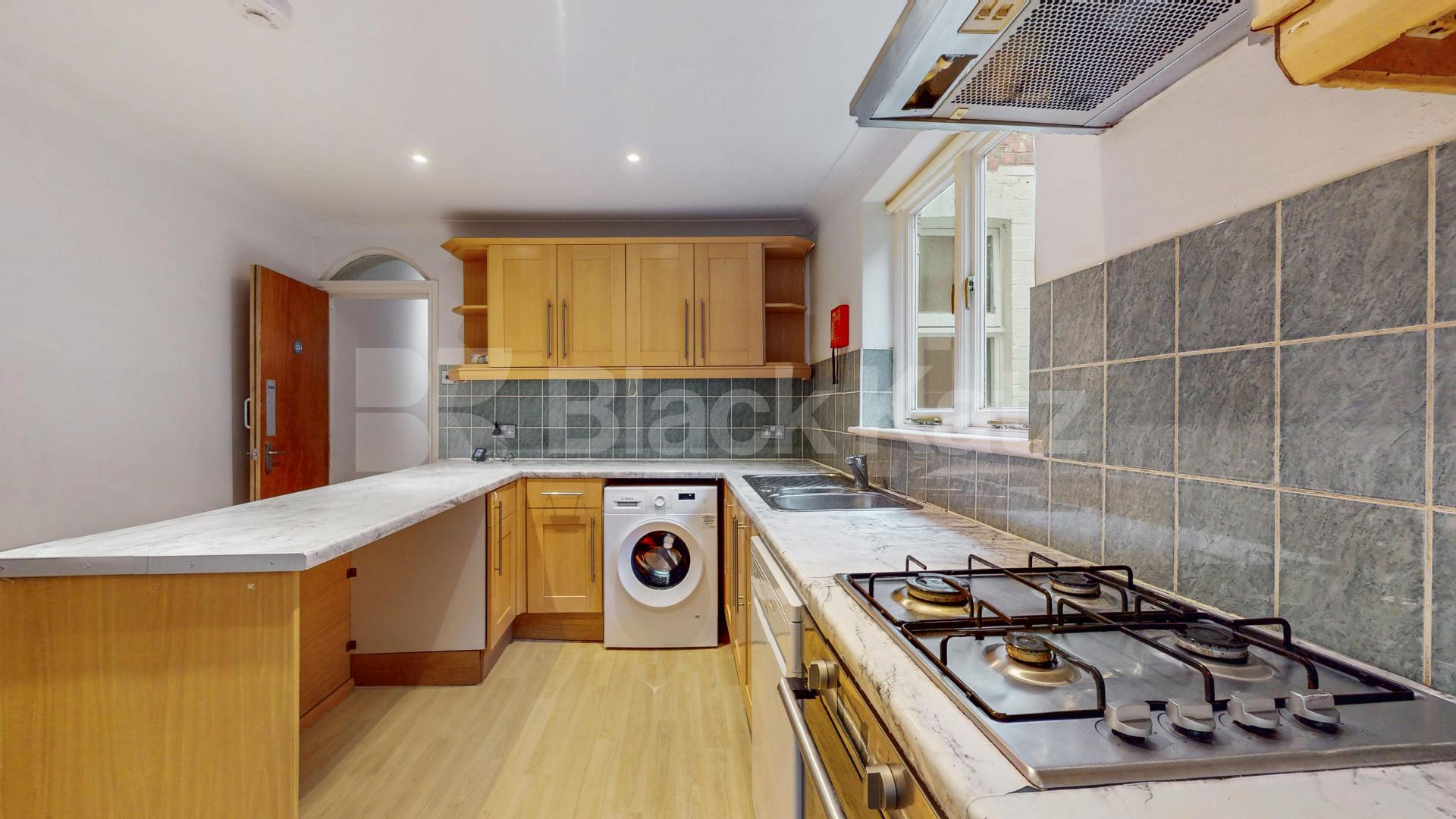 Super 5 double bedroom recently refurbished house with garden in Muswell Hill Pembroke Road , Muswell Hill