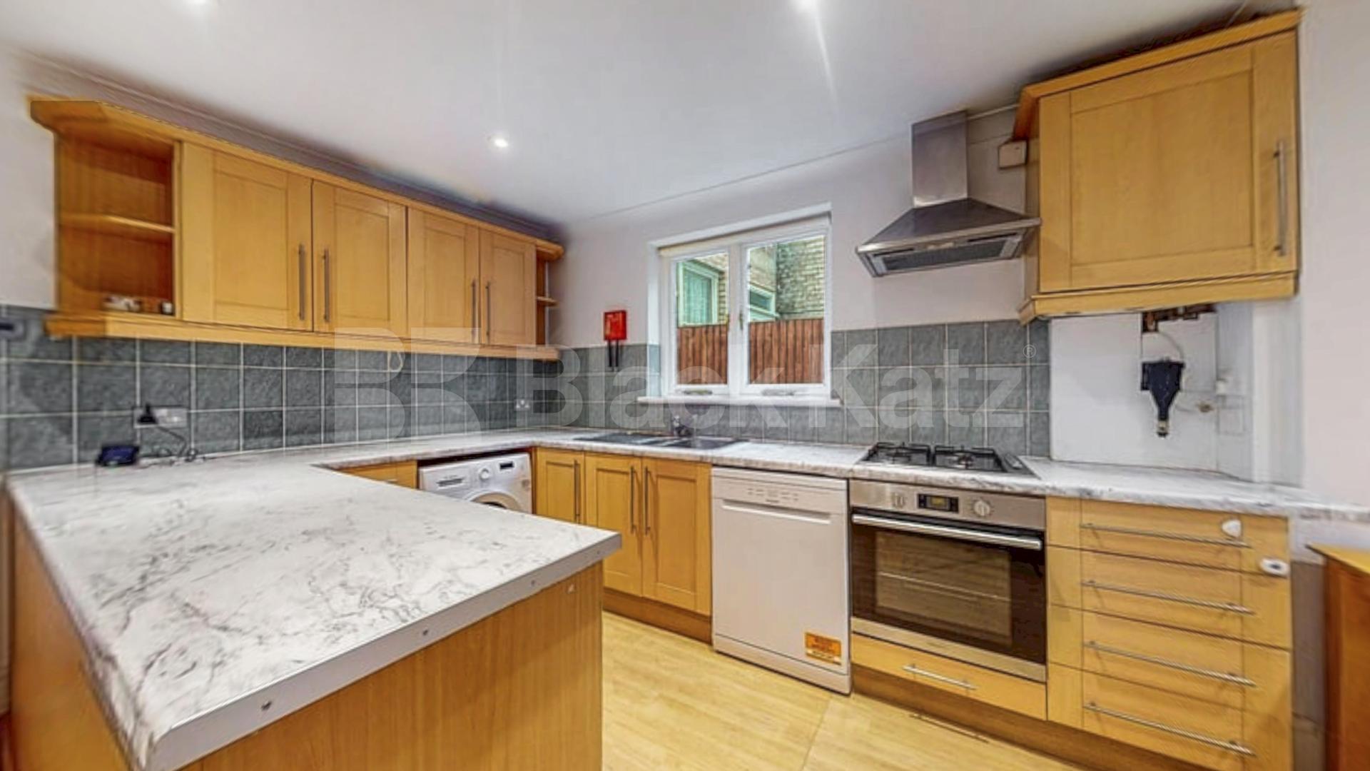 Super 5 double bedroom recently refurbished house with garden in Muswell Hill Pembroke Road , Muswell Hill