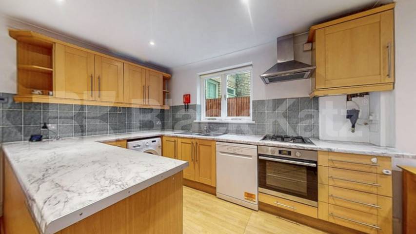 4 bedroom, 2 reception house located near Muswell Golf Club  Pembroke Road, Muswell Hill 