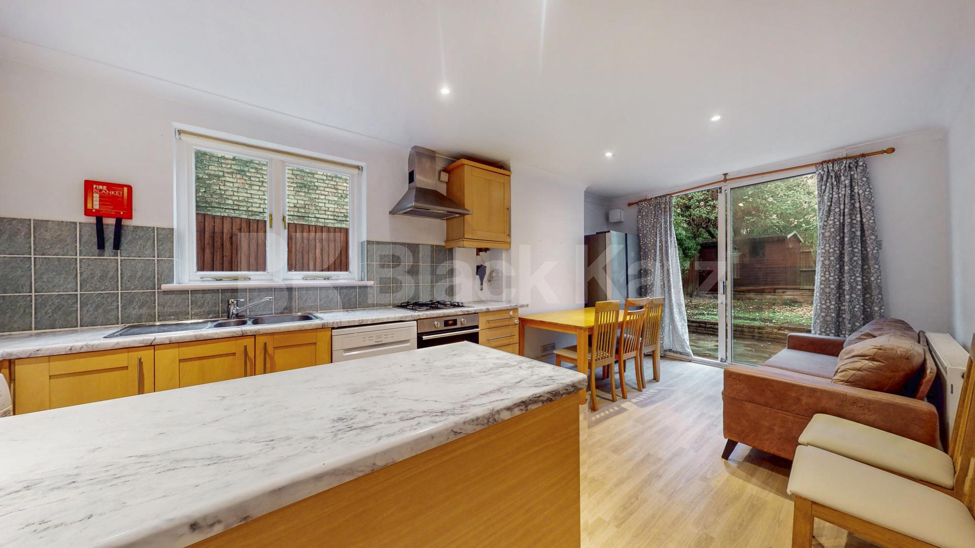 Super 5 double bedroom recently refurbished house with garden in Muswell Hill Pembroke Road , Muswell Hill