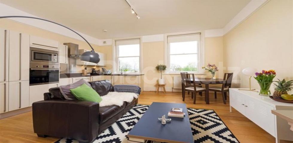 			MINS TO HIGHGATE WOODS!, 2 Bedroom, 1 bath, 1 reception Flat			 Shepherds Hill, HIGHGATE