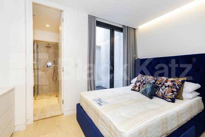 Stunning 3 bed 2 bath house split over 3 floors with a patio area.  Arco Walk, Highgate Road, Kentish Town