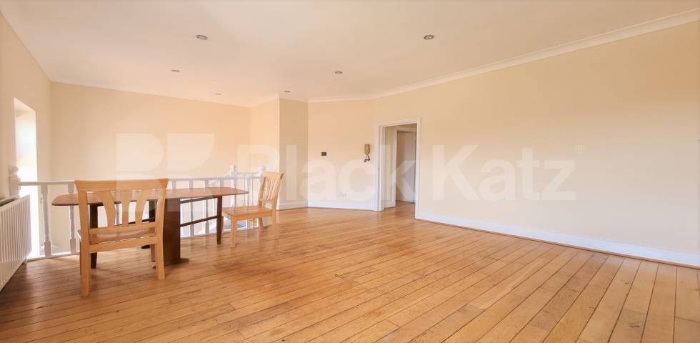 A spacious and well-presented two-bedroom apartment available to rent in the heart of Cricklewood, available from the end of April.This bright and airy property features a generous reception room, perfect for both relaxing and entertaining, along wit Claremont Road, London, NW2,  London