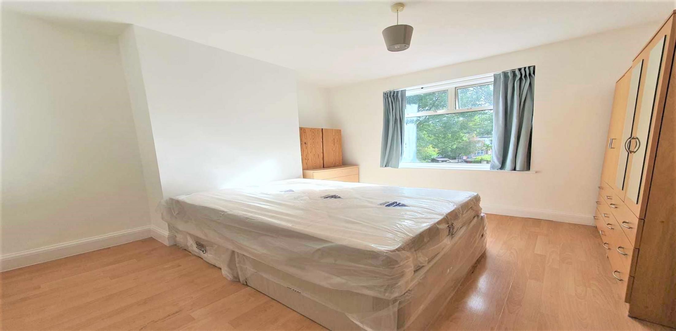 Six Bedroom home suitable for both sharers and families Melrose Avenue, WILLESDEN GREEN NW2