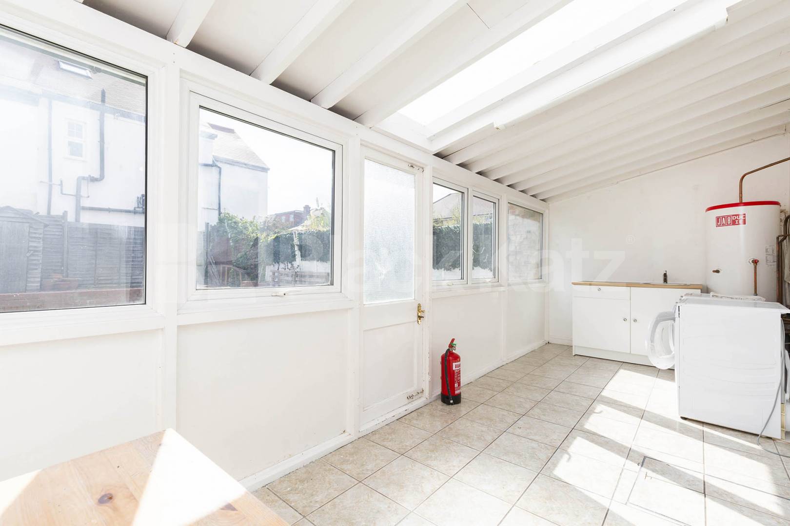 Spacious 5-bedroom furnished house with large garden – available end of July – Hamilton Road, NW10.This well-maintained and fully furnished five-bedroom house is perfect for a group of sharers looking for both comfort and space Hamilton Road, London, NW10,  London