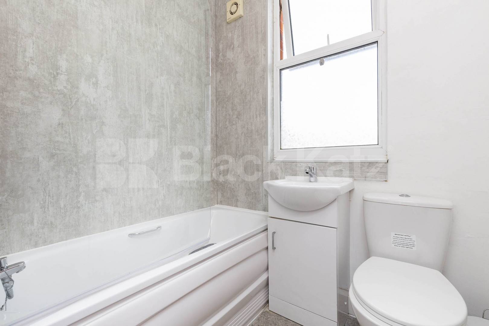 Spacious 5-bedroom furnished house with large garden – available end of July – Hamilton Road, NW10.This well-maintained and fully furnished five-bedroom house is perfect for a group of sharers looking for both comfort and space Hamilton Road, London, NW10,  London