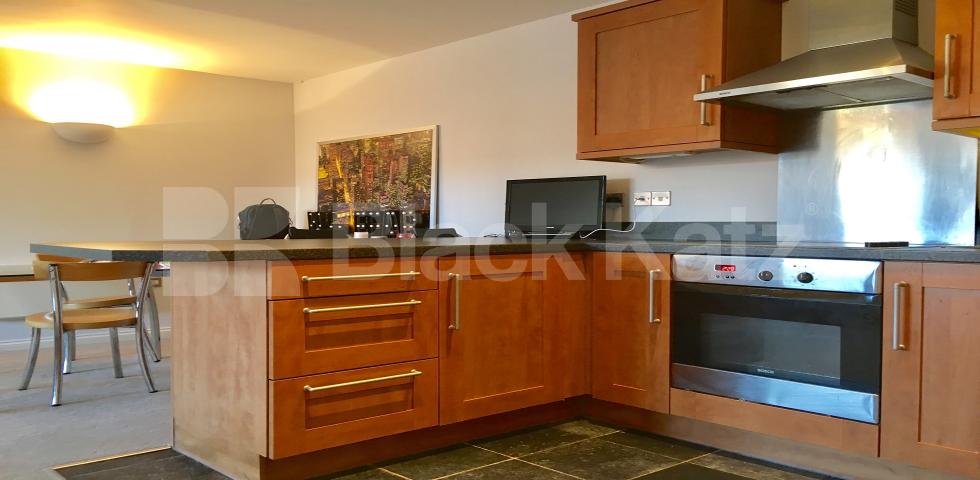 			LET , 2 Bedroom, 1 bath, 1 reception Apartment			 Longstone Court.Great Dover St., Borough/London Bridge