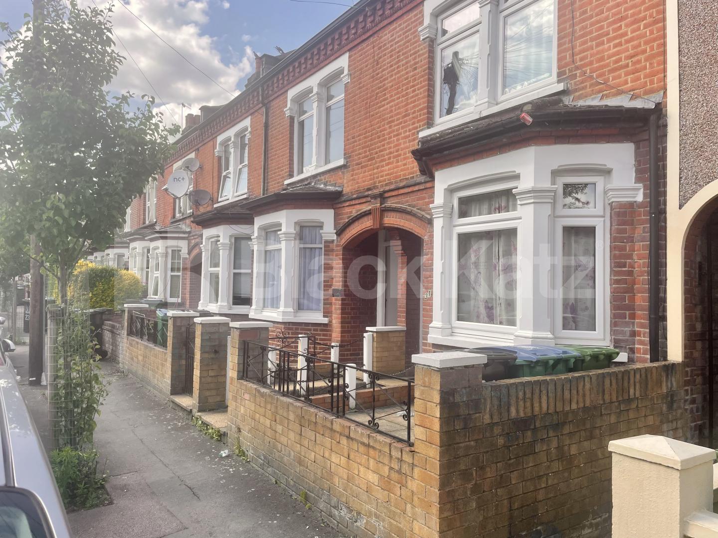 Fantastic newly refurbished 4 bed with garden mins to shops and tube to Euston Bruce Grove, Watford