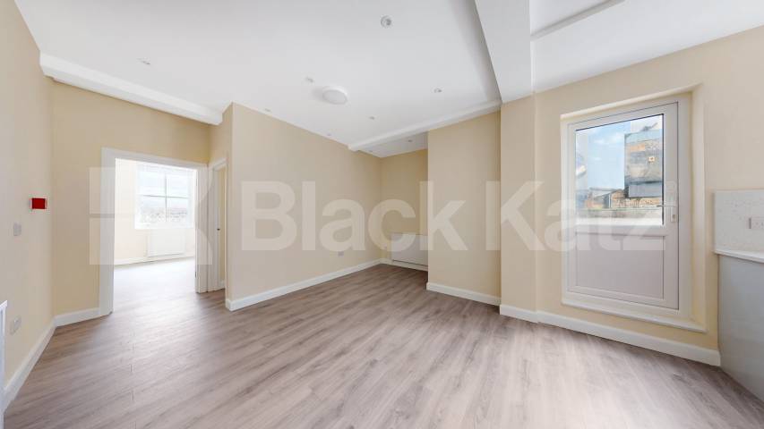 Spacious Newly Refurbished 2 Bedroom Luxury Apartment  Tottenham Court Road, Euston