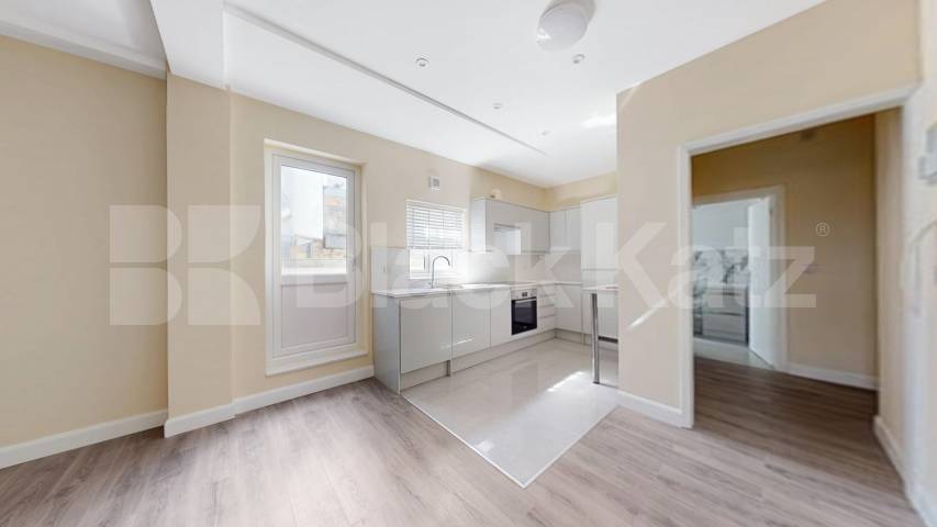 Spacious Newly Refurbished 2 Bedroom Luxury Apartment  Tottenham Court Road, Euston