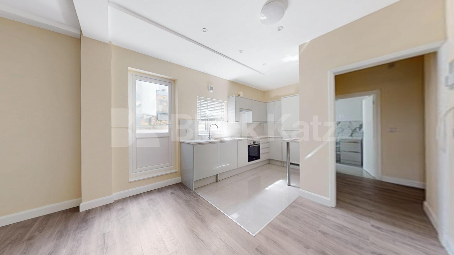 Spacious Newly Refurbished 2 Bedroom Luxury Apartment  Tottenham Court Road, Euston