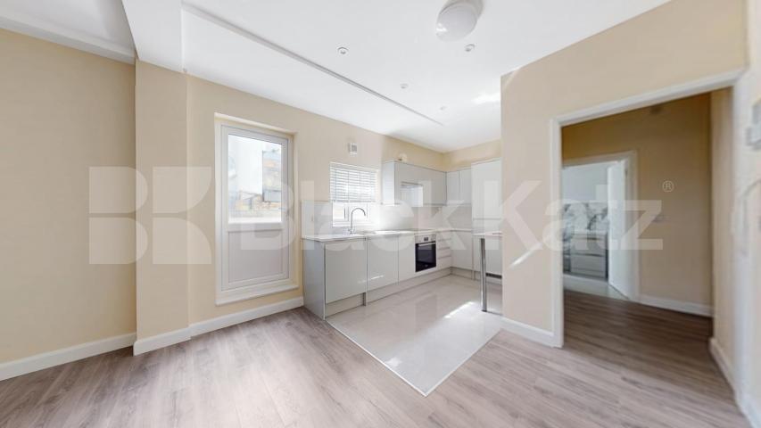 Spacious Newly Refurbished 2 Bedroom Luxury Apartment  Tottenham Court Road, Euston